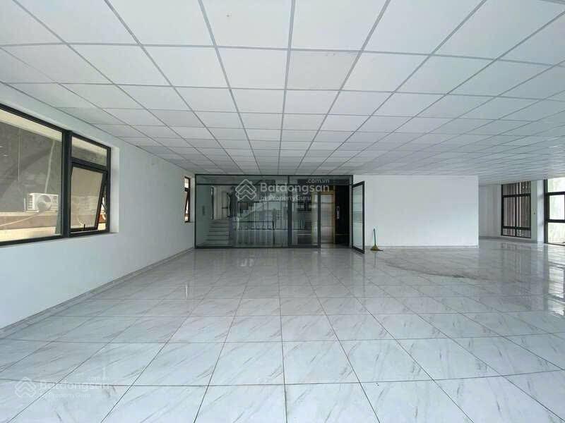 Văn phòng tầng 3 căn góc shophouse nguyễn thị nhung 160m2 sàn trống giá chỉ 25 triệu