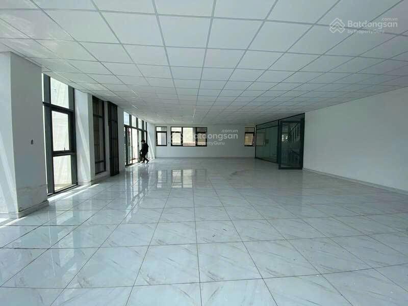 Văn phòng tầng 3 căn góc shophouse nguyễn thị nhung 160m2 sàn trống giá chỉ 25 triệu