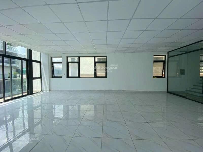 Văn phòng tầng 3 căn góc shophouse nguyễn thị nhung 160m2 sàn trống giá chỉ 25 triệu