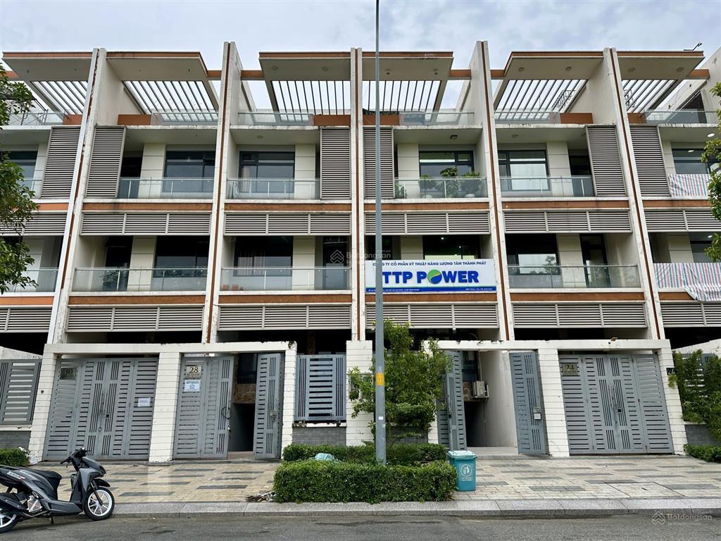 Nguyên căn vạn phúc city 5x21m (hầm 4 tầng) hoàn thiện đẹp có sẵn máy lạnh giá chỉ 30 triệu