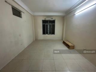 Bán nhà riêng ngõ giải phóng, dt 30m2 xây 5 tầng, mt 4.3m, 30m ra mặt đường, gần bến xe nước ngầm