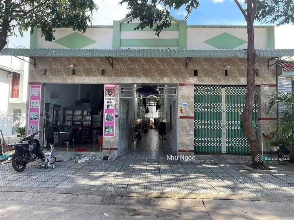 Bán gấp dãy trọ 300m2, có 18 phòng + 2 kiot thu nhập 32tr/tháng ngay chợ phú lạc, phong phú, tphcm