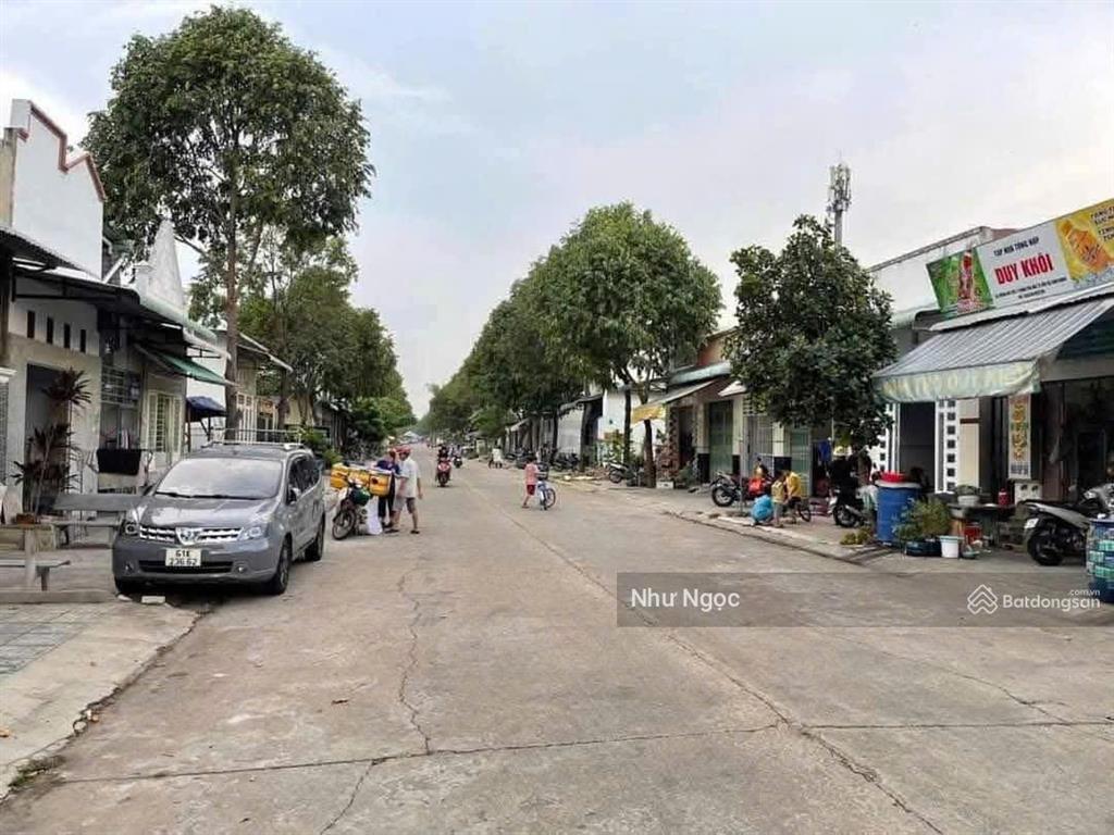 Bán gấp dãy trọ 300m2, có 18 phòng + 2 kiot thu nhập 32tr/tháng ngay chợ phú lạc, phong phú, tphcm