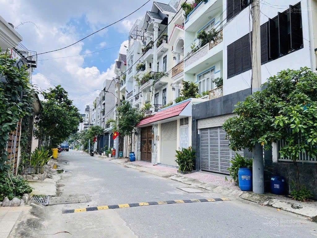 Khu dân trí cao, lô đất, 60m2, ngay ngã 4 thủ đức, gpxd 4 tầng, nhỉnh 5 tỷ, sổ sẵn, hỗ trợ vay