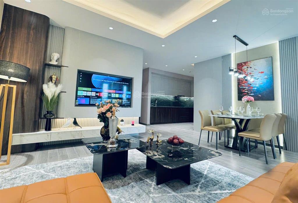 Gia đình cần bán gấp ăn hộ 3 phòng ngủ 118 m2 tại chung cư intracom trung văn. giá 7,5 tỷ