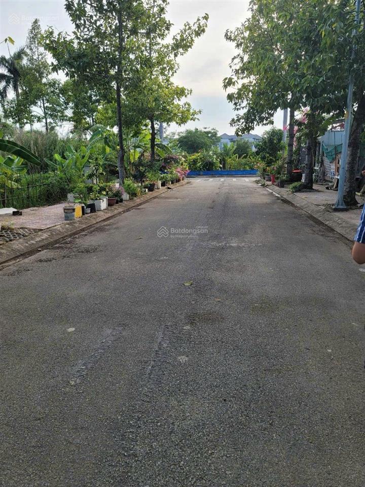 Nền góc đẹp 82m2, sổ riêng, cách đường bưng ung thoàn 35m, phường phú hữu quận 9 giá 5 tỷ 7