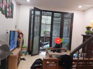 Bán nhà c4, âu cơ 36m2. mt 4m, 2t, 2n, 2vs, tây hồ. 2.05 tỷ. gần ô tô