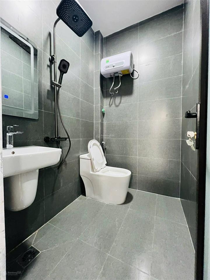 Căn hộ tập thể ngã 4 view phố huỳnh thúc kháng nguyễn chí thanhlô góc  full nội thất 3pn