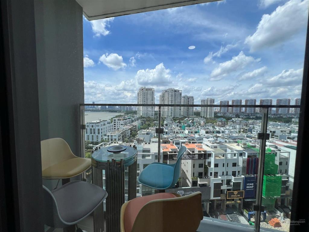 Căn góc 2 phòng ngủ one verandah, tầng cao, view sông hướng đông nam, 8,6 tỷ bao hết