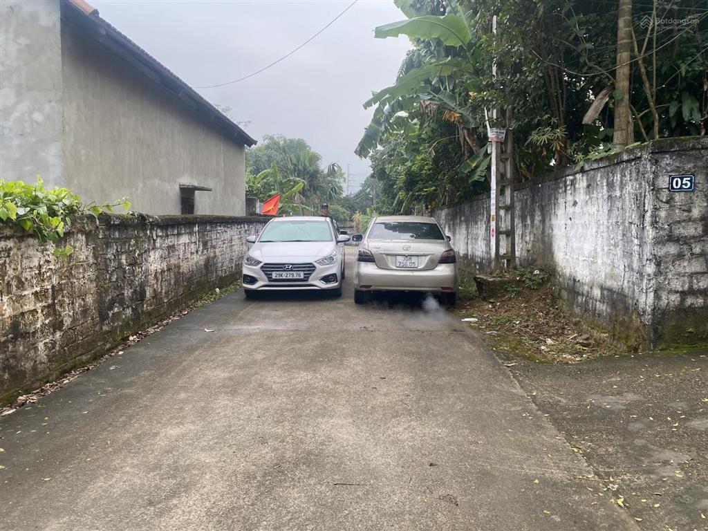 Bán đất ngay sát hồ suối 2 vị trí đẹp, tiềm năng tăng giá cao. tại thôn cẩm tân  cẩm lĩnh