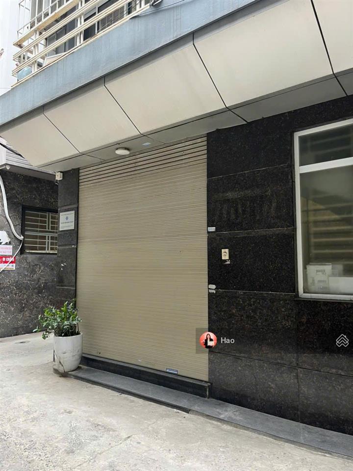 Cho thuê văn phòng ngõ 135 núi trúc, ba đình. 50m2 tầng 3 giá 8tr/th. có điều hòa,thang máy,rèm cửa