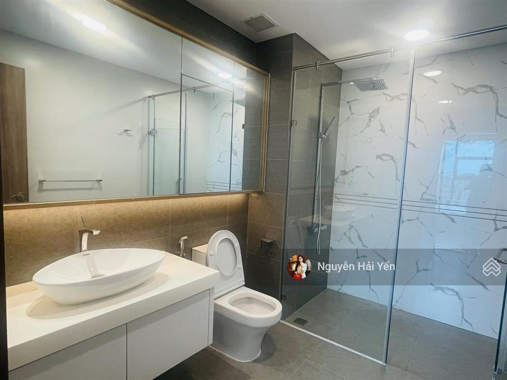 Hải yến nam minh land cho thuê căn hộ sunwah pearl 2 phòng ngủ + 1, tầng cao, giá 45tr đủ nội thất