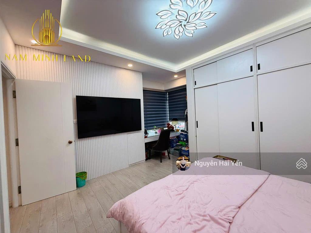 Hải yến nam minh land  bán căn hộ 3 pn saigon pearl 135m2 giá 13 tỷ. nhà có nội thất đầy đủ, mới
