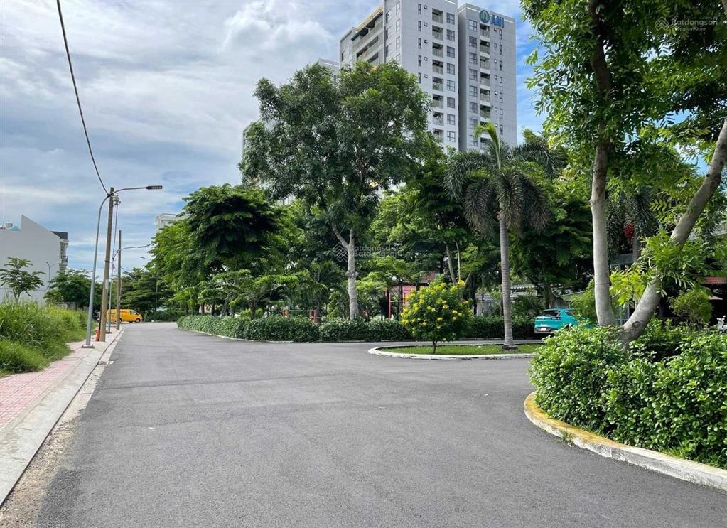 Hxh 10m đối diện công viên lê đức thọ  dt 5x16m giá chỉ 10.x tỷ