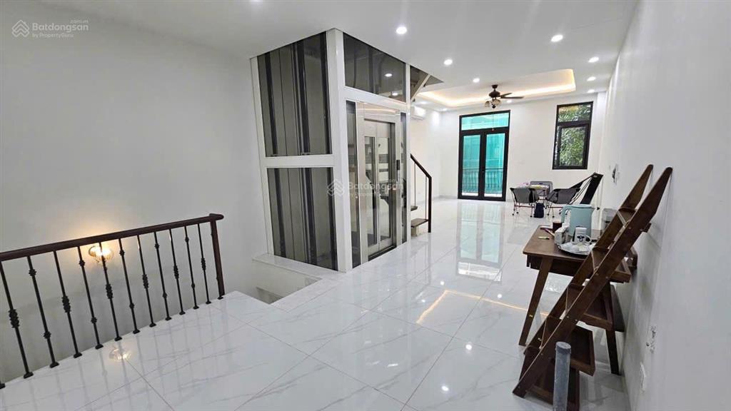 Cho thuê nhà liền kề 2 3 ngủ phân khu sao biển sát biển hồ, view siêu đẹp