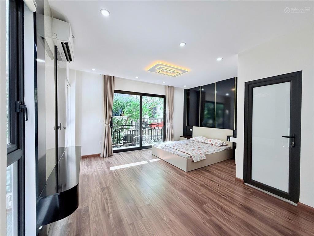 Nhà xinh ngọc khánh, ngõ thông kinh doanh, thang máy, sân xe, mới full đồ, sổ cc, qh ổn định, 42m2