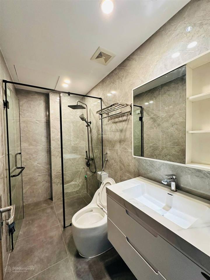 Nhà xinh ngọc khánh, ngõ thông kinh doanh, thang máy, sân xe, mới full đồ, sổ cc, qh ổn định, 42m2