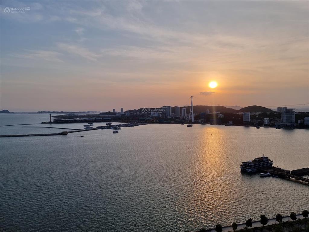 Em bán studio s2 sapphire view trực diện vịnh giá 2,x tỷ. tầng cao full nội thất. 0936 585 *** em vy