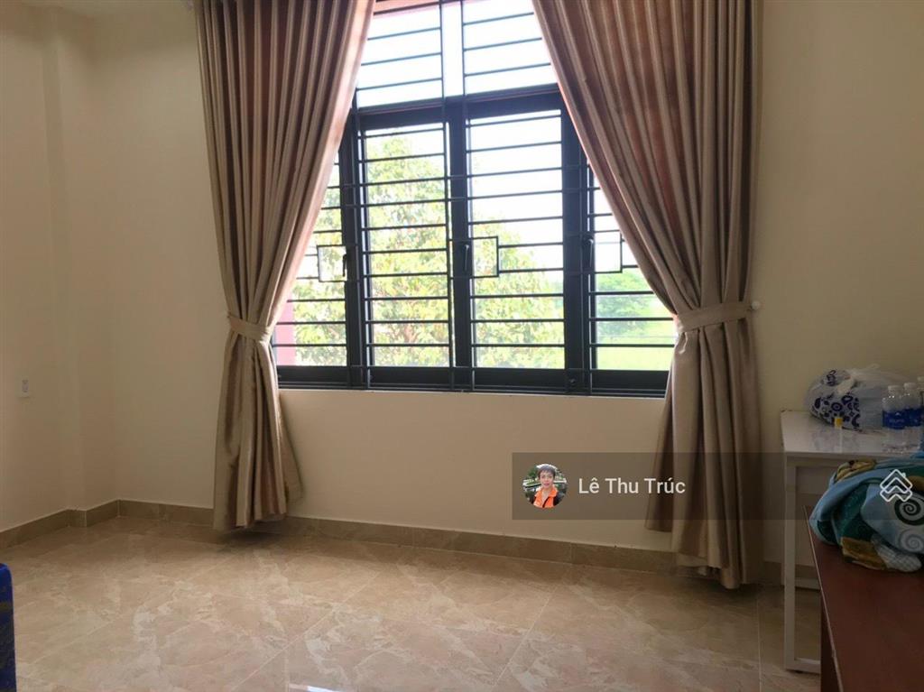 Bán nhà saigon village. dt 9.3 x 13m, dtsd 350m, 1 trệt, 1 lầu, đường số 21, giá 5.8 tỷ