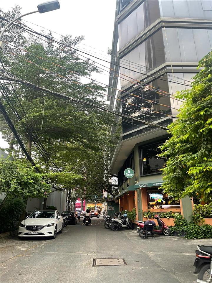 Nhà hxh 8m trần hưng đạo, quận 1. dt 5.6x17m, nhà trệt, 4 lầu st, giá 31 tỷ tl