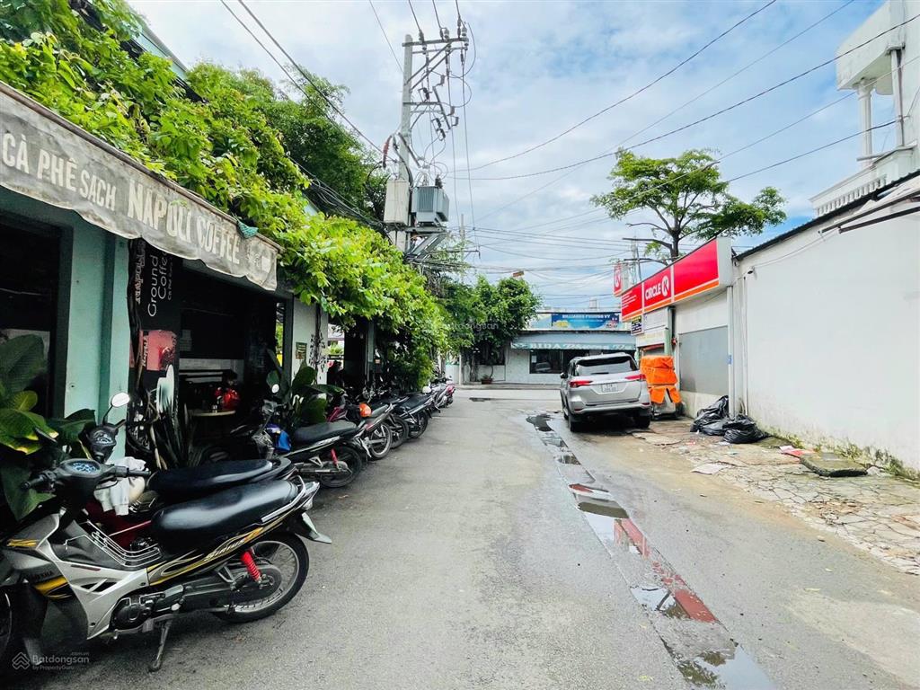 Hiếm  bán nhà c4  2 mặt tiền truớc sau  dt 160.3m2  đường ôtô thông gần vincom thủ đức  kd tốt