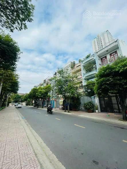 Bán nhà mặt tiền đường nội bộ đối diện công viên ngay tttm central premium p5 q8, 4x18m chỉ 13.5 tỷ