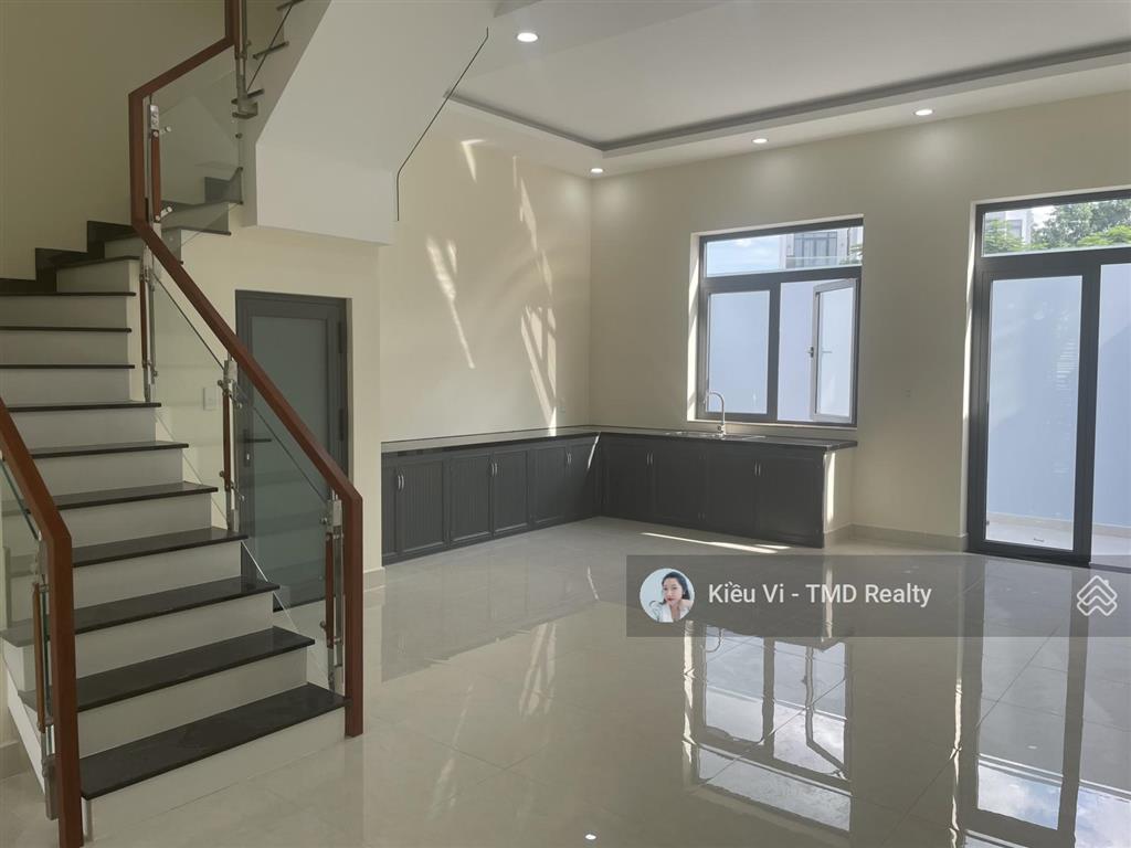 Cho thuê nhà phố mặt tiền đường liên phường quận 9 phù hợp làm vp cty/salon/showrom