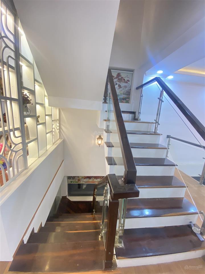 Hoa hậu hẻm 100 ama khê  nhà 3,5 mê "full option"  đẹp không tì vết