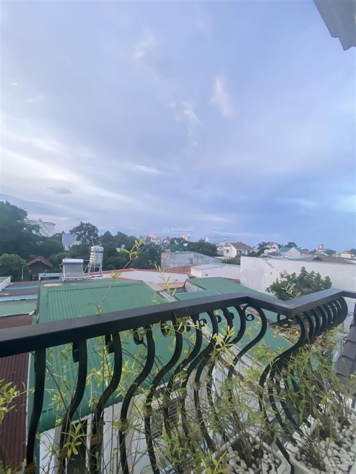 Hoa hậu hẻm 100 ama khê  nhà 3,5 mê "full option"  đẹp không tì vết