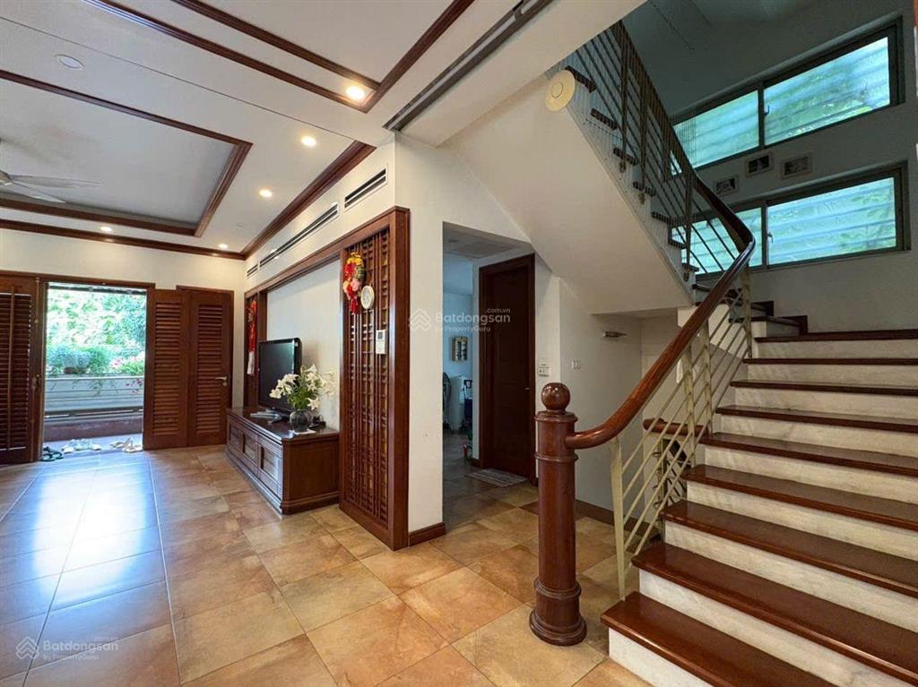 Villa đẹp mặt tiền đường cao lỗ quận 8, dt 186m2 xây 5 tầng thang máy, ngang 8m, shr, chỉ 30 tỷ