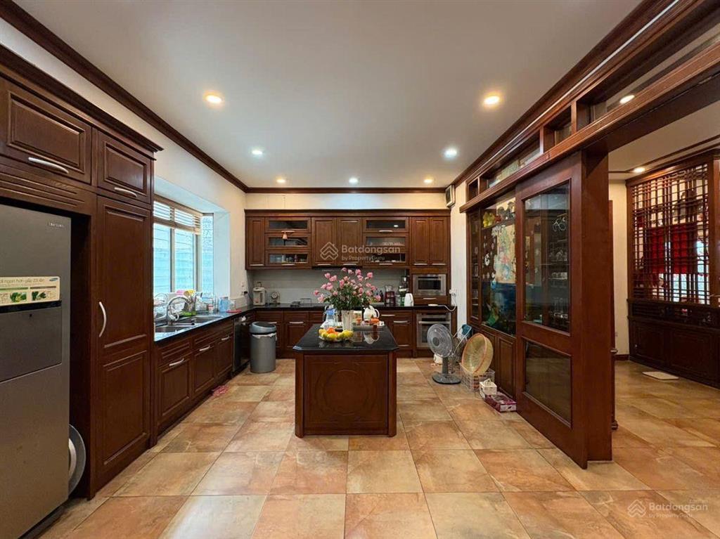 Villa đẹp mặt tiền đường cao lỗ quận 8, dt 186m2 xây 5 tầng thang máy, ngang 8m, shr, chỉ 30 tỷ