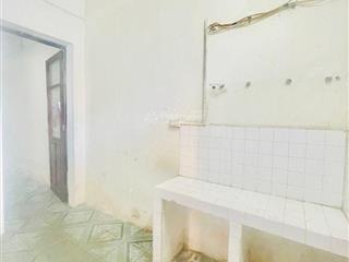 Tập thể lương thế minh  gần mặt khố  ô tô đỗ chân cầu thang tầng 2