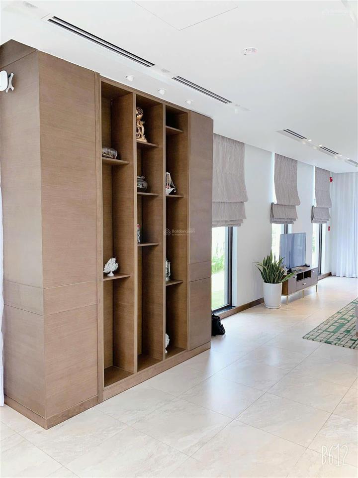 Cần bán gấp căn biệt thự sun hạ long giá 36,x tỷ 444m2, rõ ràng 2,1 tỷ/năm full nội thất, đã có sổ