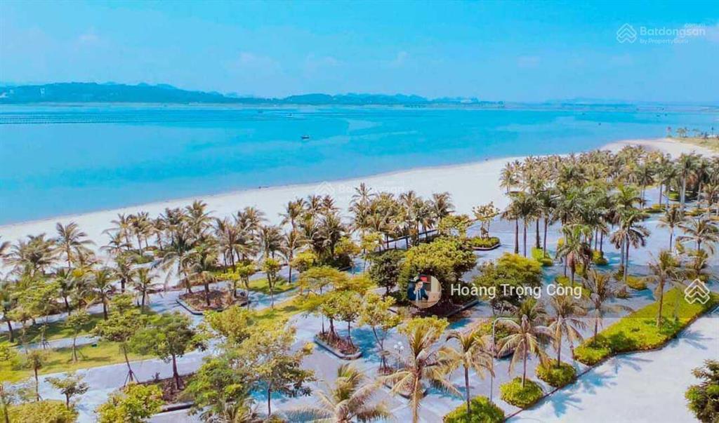 Cần bán căn stu tòa b mã 16, 54m2 tầng cao giá 3,5x tỷ bao phí, bc hướng đn.  0923 878 ***