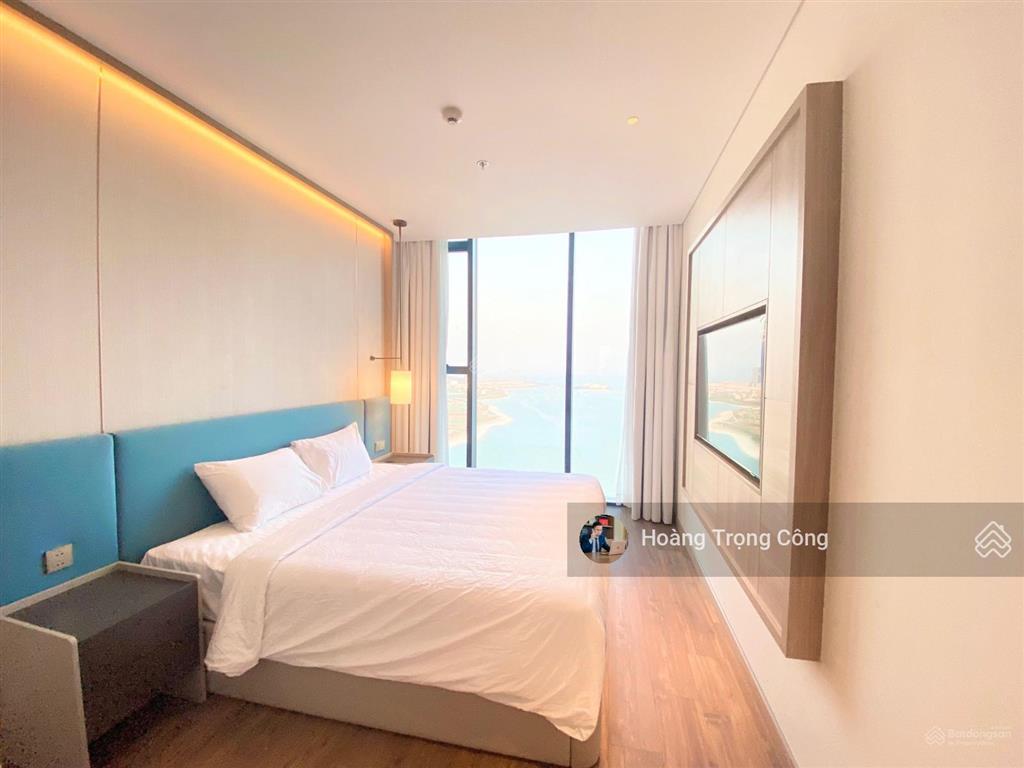 Cần bán căn stu tòa b mã 16, 54m2 tầng cao giá 3,5x tỷ bao phí, bc hướng đn.  0923 878 ***