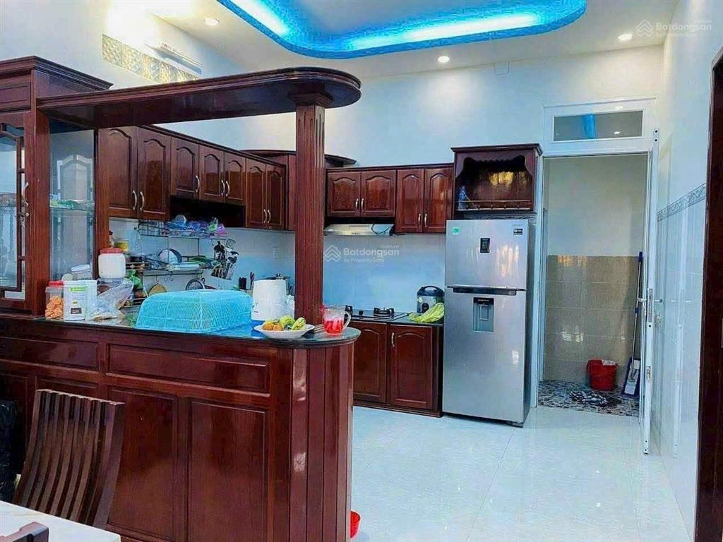 Bán nhà 2 lầu chợ bình chánh sát quốc lộ 1a