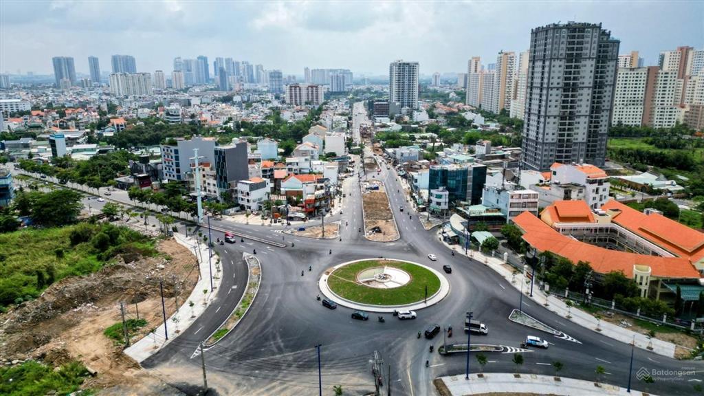 Bán đất ngay trần não, gần trạm metro số 1 cn 2000m2 xd 65%, hs 4.55 giá chỉ 130 tr/m2