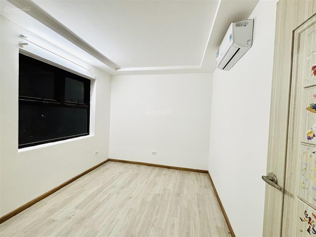Cần bán căn 60,3m2  3 ngủ thoáng ruby ct3 phúc lợi, long biên. để lại nội thất.  0981 716 ***