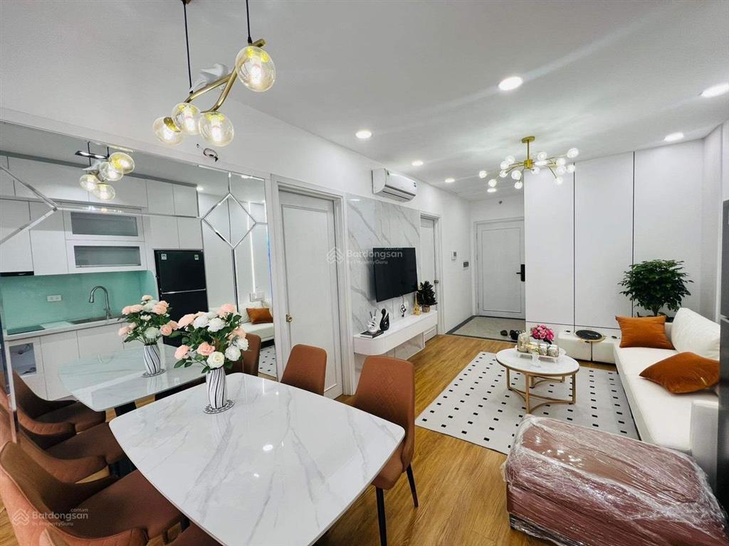 Không nội thất giá 5,5 tỷ hàng xóm nhờ bán 2pn đang cho khách gđ việt thuê. chủ cần tiền bán gấp