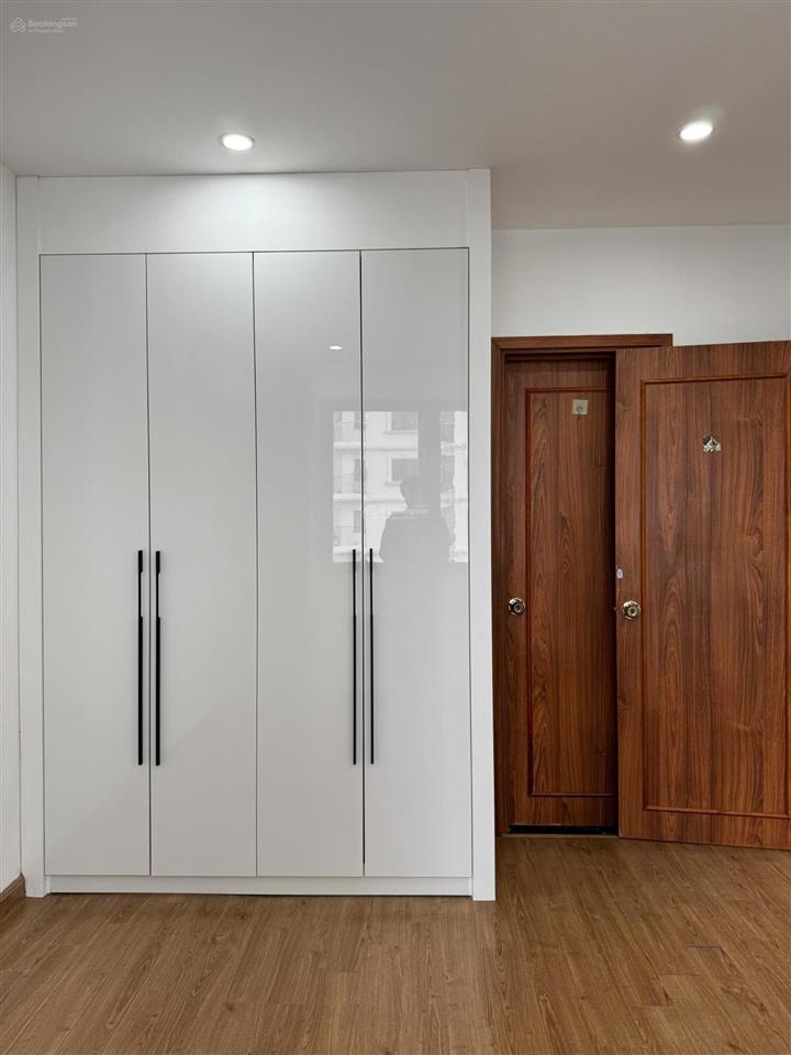 Không nội thất giá 5,5 tỷ hàng xóm nhờ bán 2pn đang cho khách gđ việt thuê. chủ cần tiền bán gấp