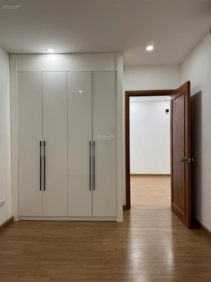 Không nội thất giá 5,5 tỷ hàng xóm nhờ bán 2pn đang cho khách gđ việt thuê. chủ cần tiền bán gấp