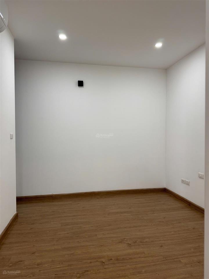 Không nội thất giá 5,5 tỷ hàng xóm nhờ bán 2pn đang cho khách gđ việt thuê. chủ cần tiền bán gấp