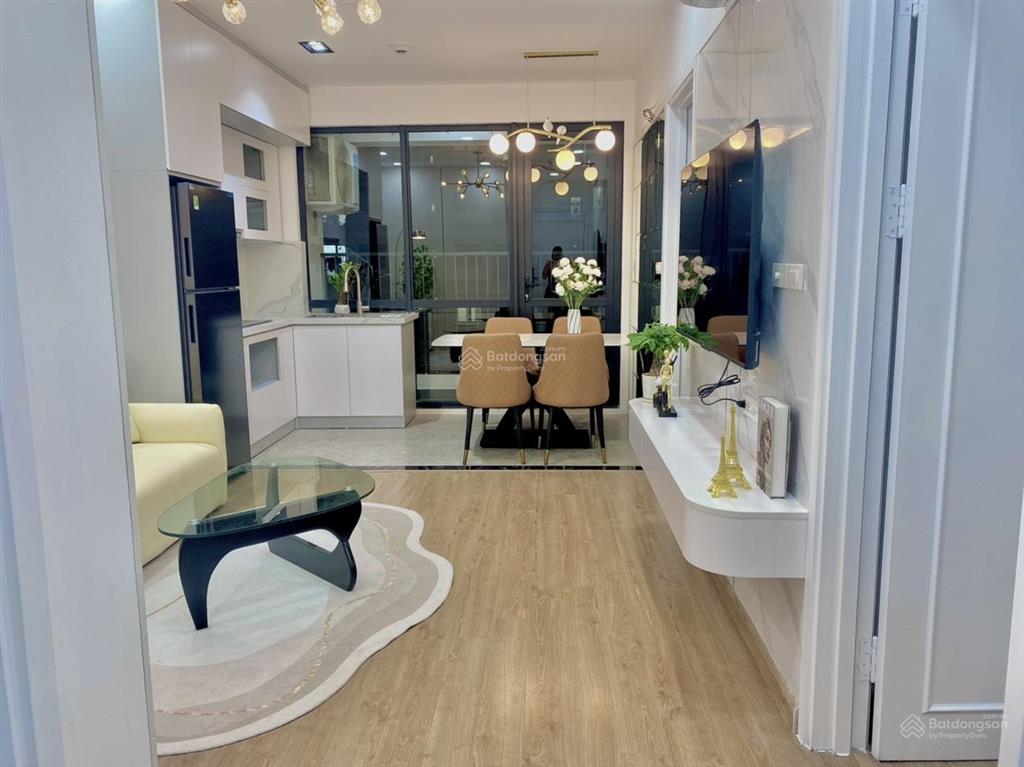 Không nội thất giá 5,5 tỷ hàng xóm nhờ bán 2pn đang cho khách gđ việt thuê. chủ cần tiền bán gấp