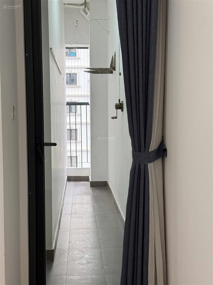 Không nội thất giá 5,5 tỷ hàng xóm nhờ bán 2pn đang cho khách gđ việt thuê. chủ cần tiền bán gấp