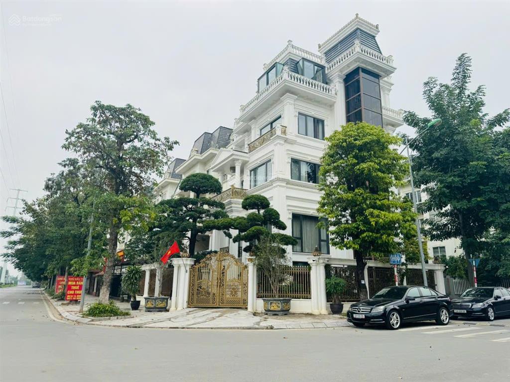 Cần bán gấp biệt thự kđt lideco 224m2, 3 mặt thoáng, view thoáng, kinh doanh sầm uất, giá 30,5 tỷ.