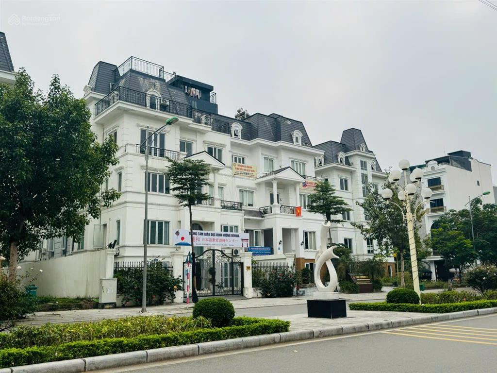 Cần bán gấp biệt thự kđt lideco 224m2, 3 mặt thoáng, view thoáng, kinh doanh sầm uất, giá 30,5 tỷ.