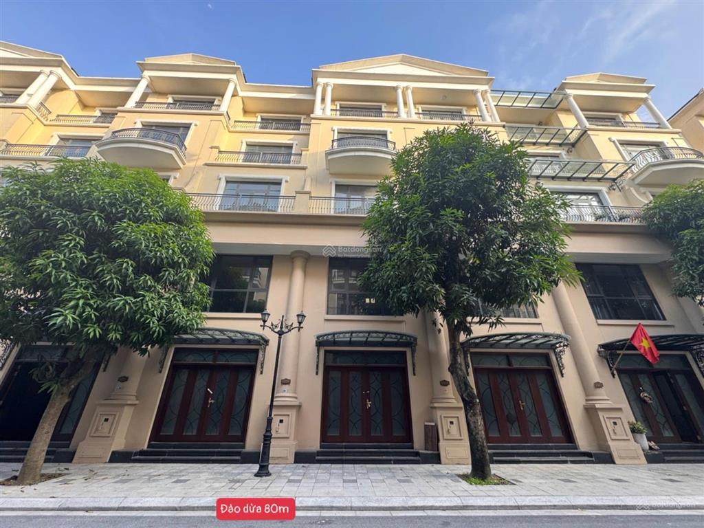 Cần tiền bán gấp căn lk đảo dừa 70m sát bể bơi pha lê giá 9,9 tỷ