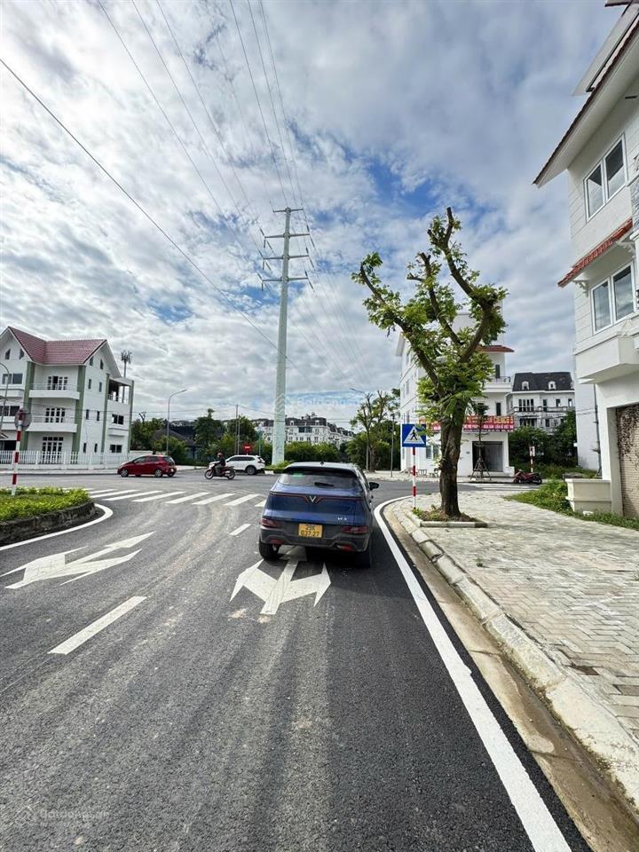 Chính chủ bán nhà hoàng quốc việt  cầu giấy  phân lô ô tô thang máy chờ 90m2 x 4tầng giá 17 tỷ