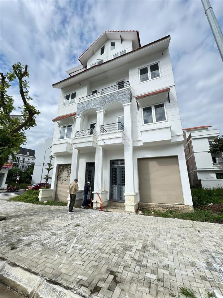 Chính chủ bán nhà hoàng quốc việt  cầu giấy  phân lô ô tô thang máy chờ 90m2 x 4tầng giá 17 tỷ