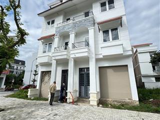 Chính chủ bán nhà hoàng quốc việt  cầu giấy  phân lô ô tô thang máy chờ 90m2 x 4tầng giá 17 tỷ